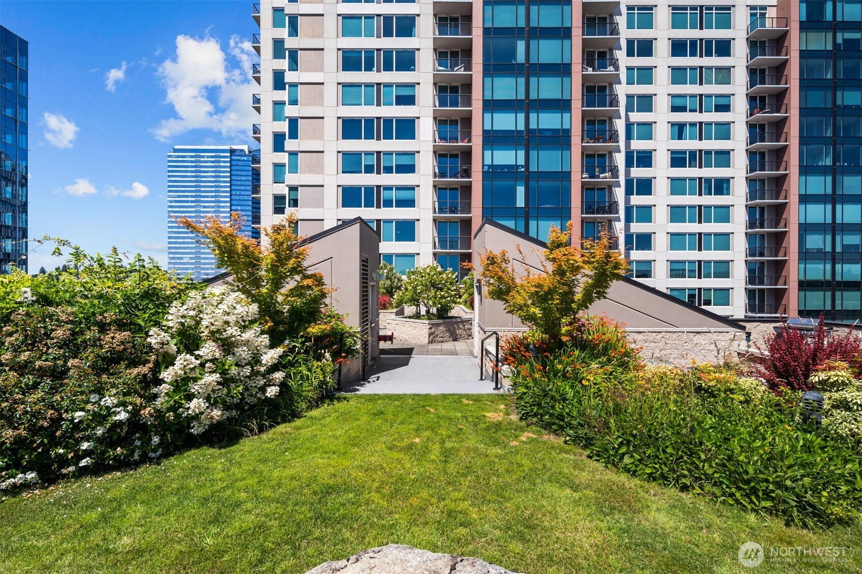 Walkable downtown Bellevue location near Bellevue Square, restaurants, and offices.