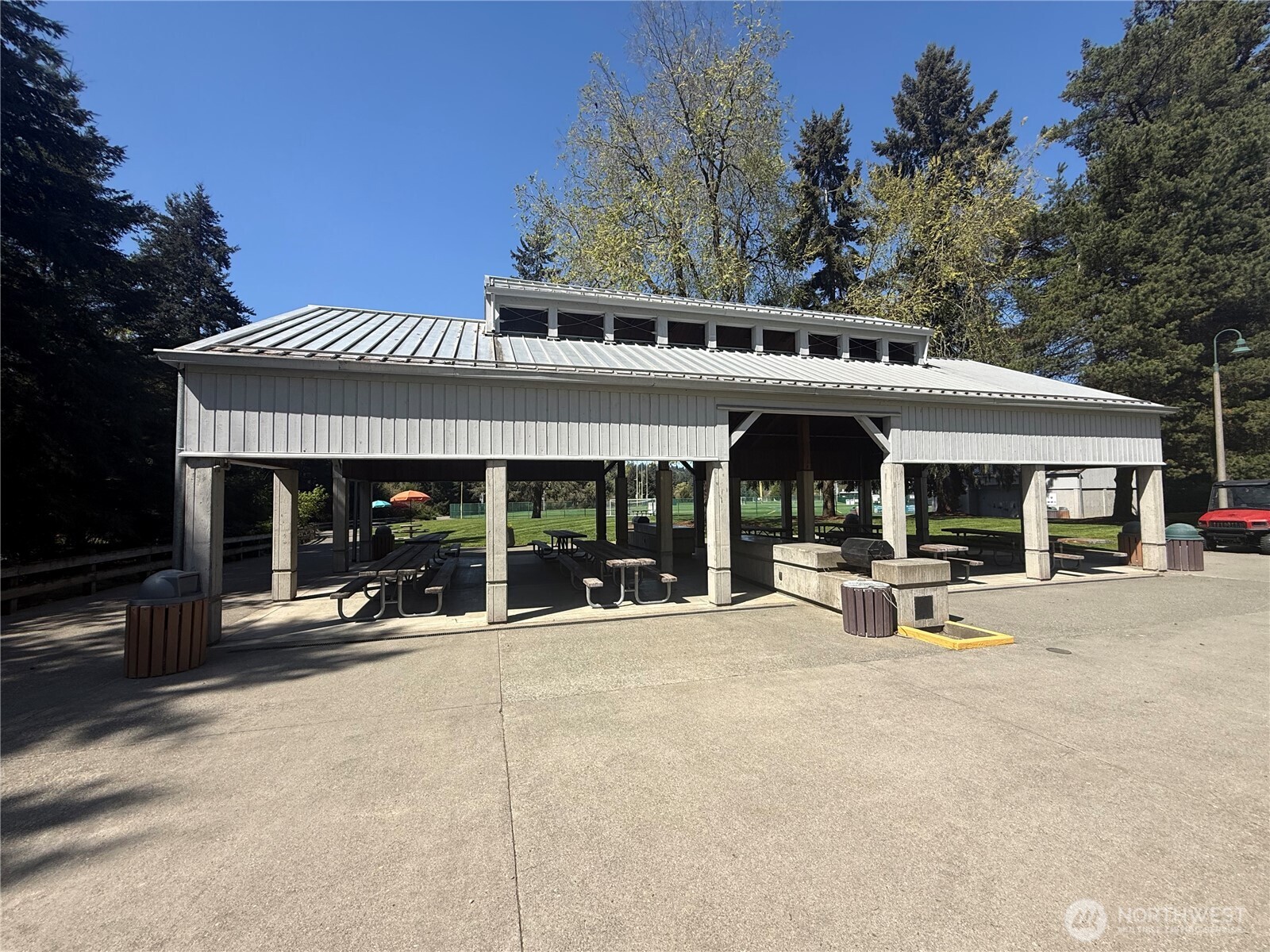 Large entertainment area for picnics and outdoor entertaining