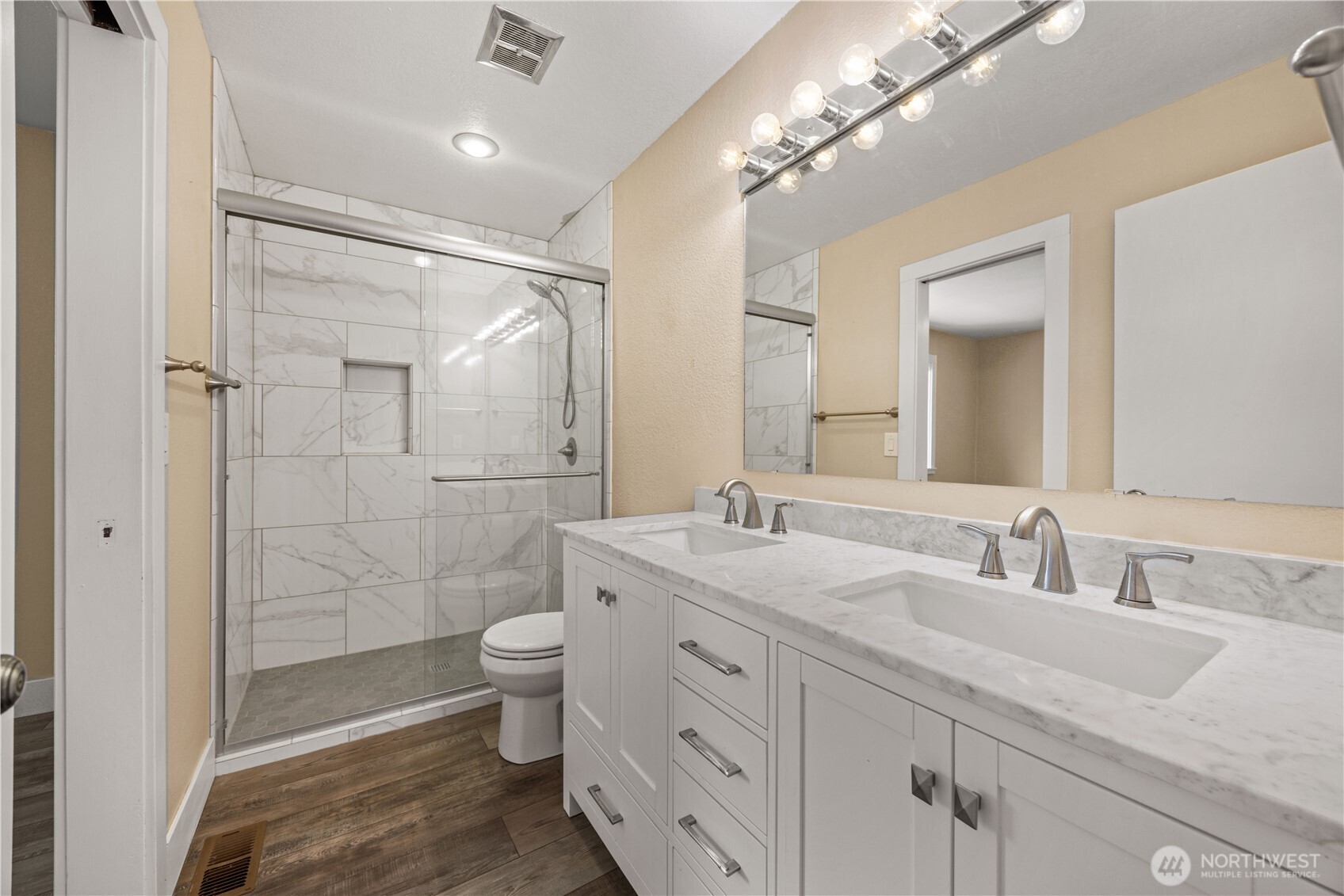 Guest room with walk-in closet