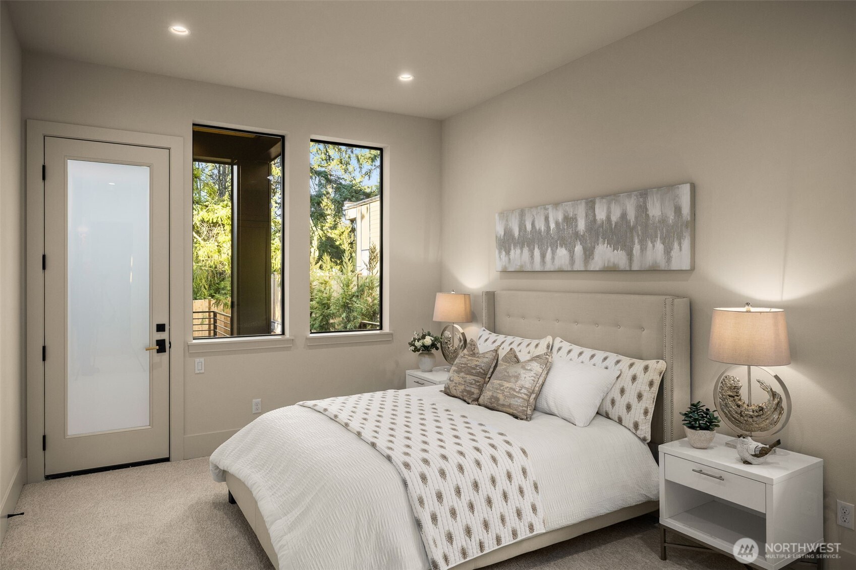 Main level guest suite with attached bath