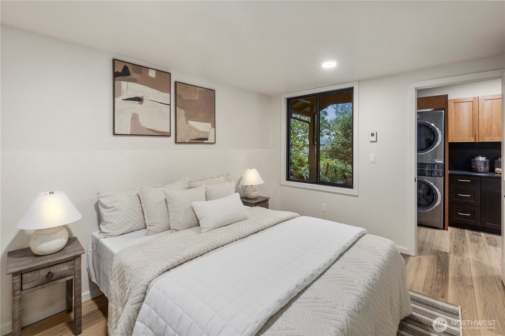 Den/optional bedroom on main.