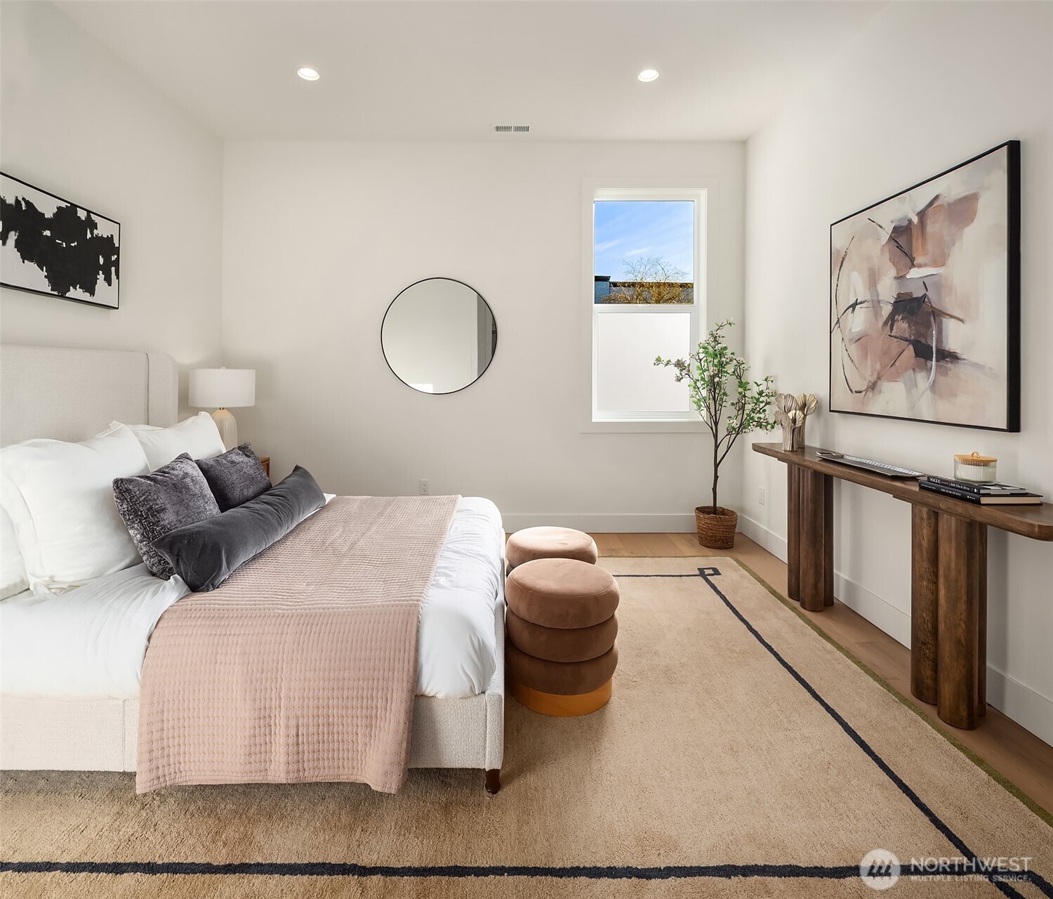 Bedroom on the main.