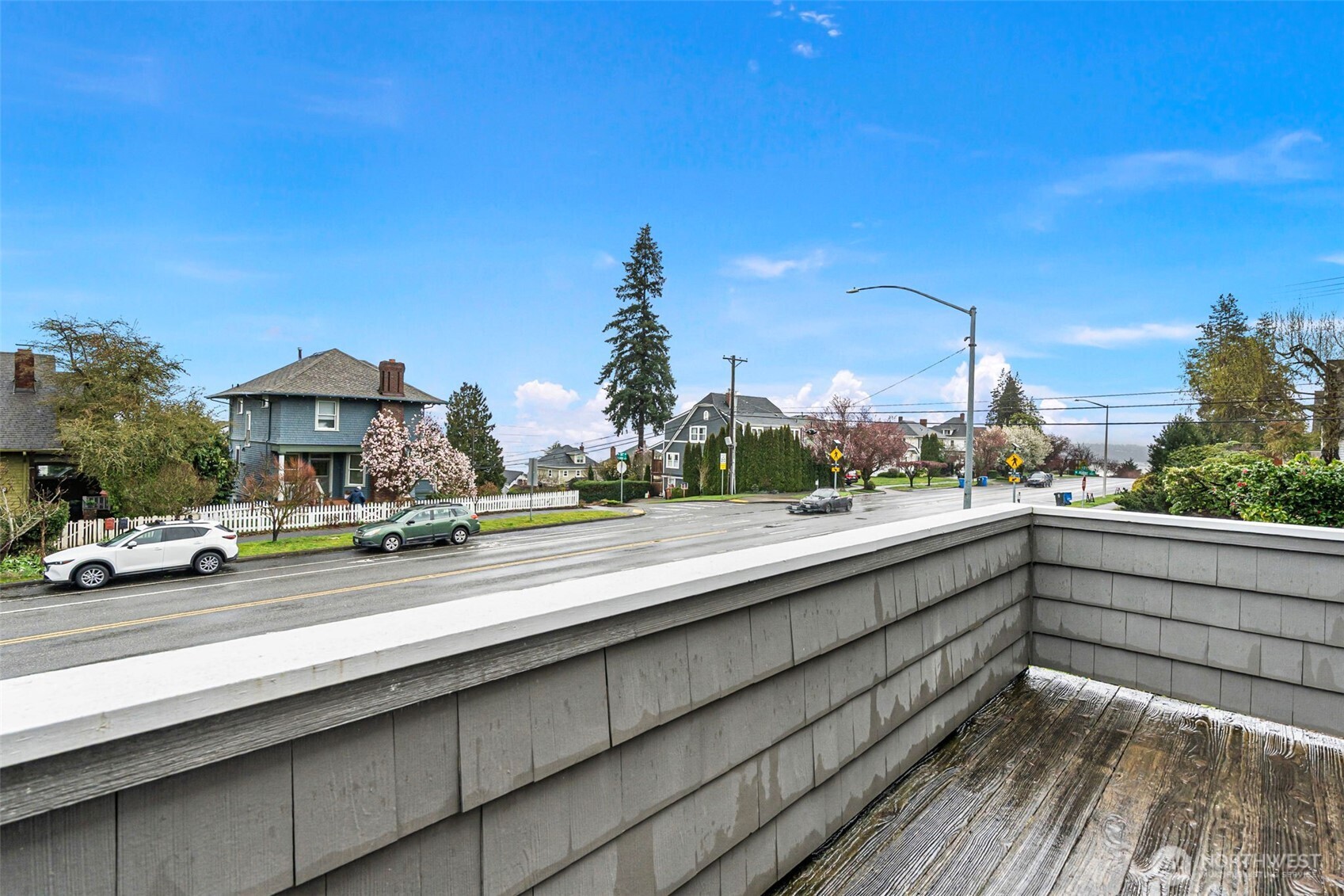 Great North Tacoma locale - close to Proctor, Old Town, the waterfront and commuting options.