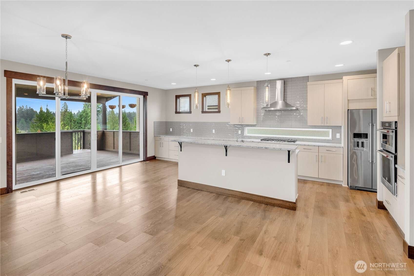 Kitchen +eating area