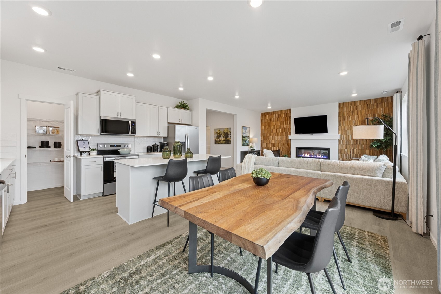 Spacious main floor with room for everybody!  Pictures are for representational purposes only, colors and features may vary.