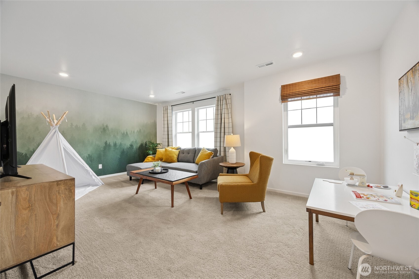 Bonus room over the garage!  Perfect for a game room, movie room, or ???  Pictures are for representational purposes only, colors and features may vary.