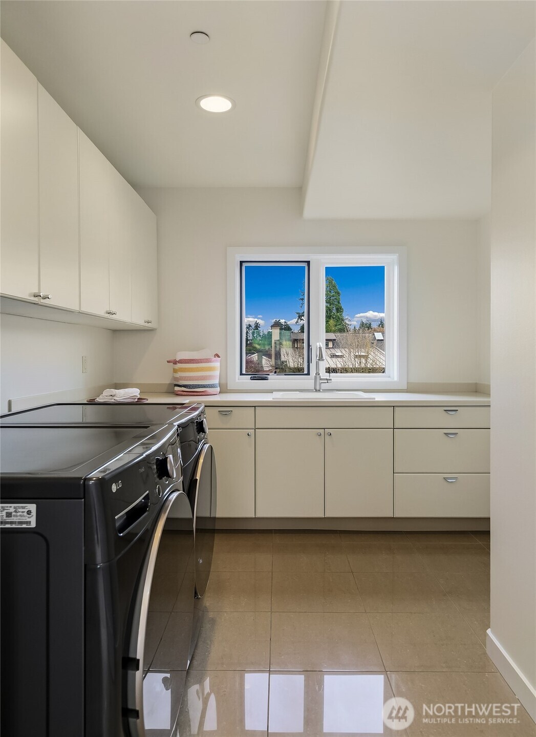 Utility room with folding space