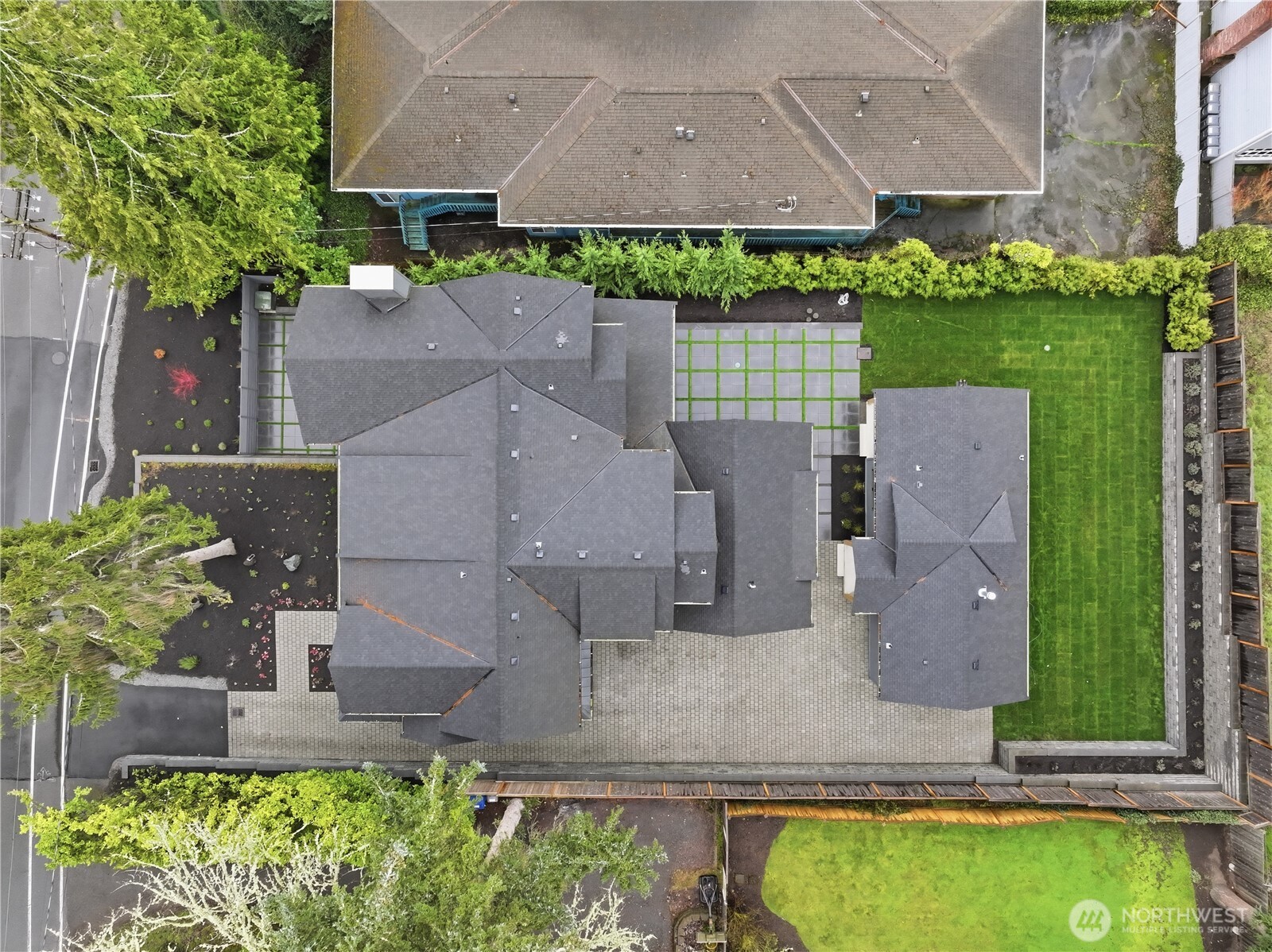 Ideally situated near the heart of Bellevue’s vibrant downtown, with effortless access to both I-90 and I-405 for seamless commuting in any direction.