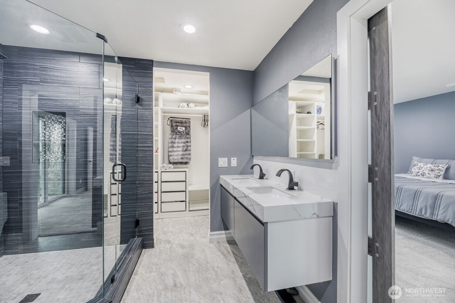 2nd Prime bedroom bath with jacuzzi tub oversized rain shower head that alerts homeowner to the correct temperature thru colorful lights