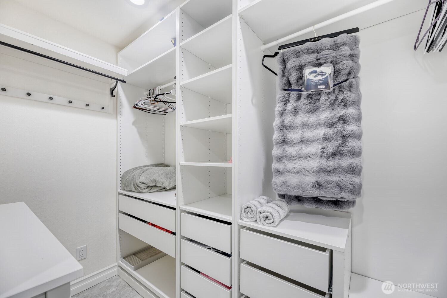 2nd prime bedroom walk-in closet