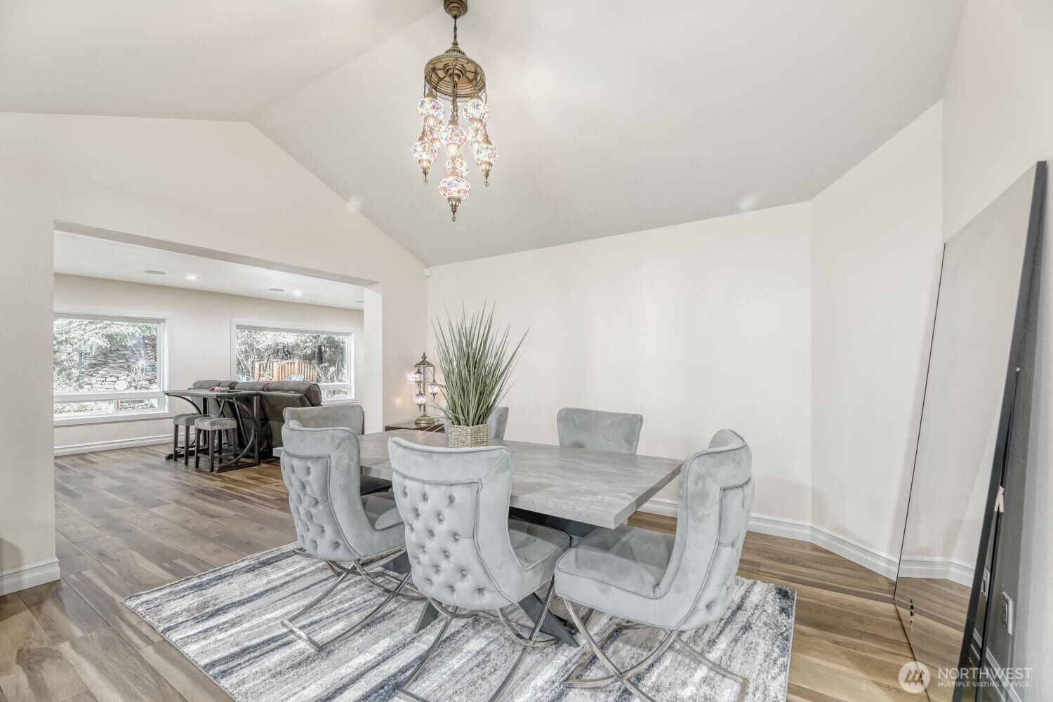 Plenty of expandable room for large parties.