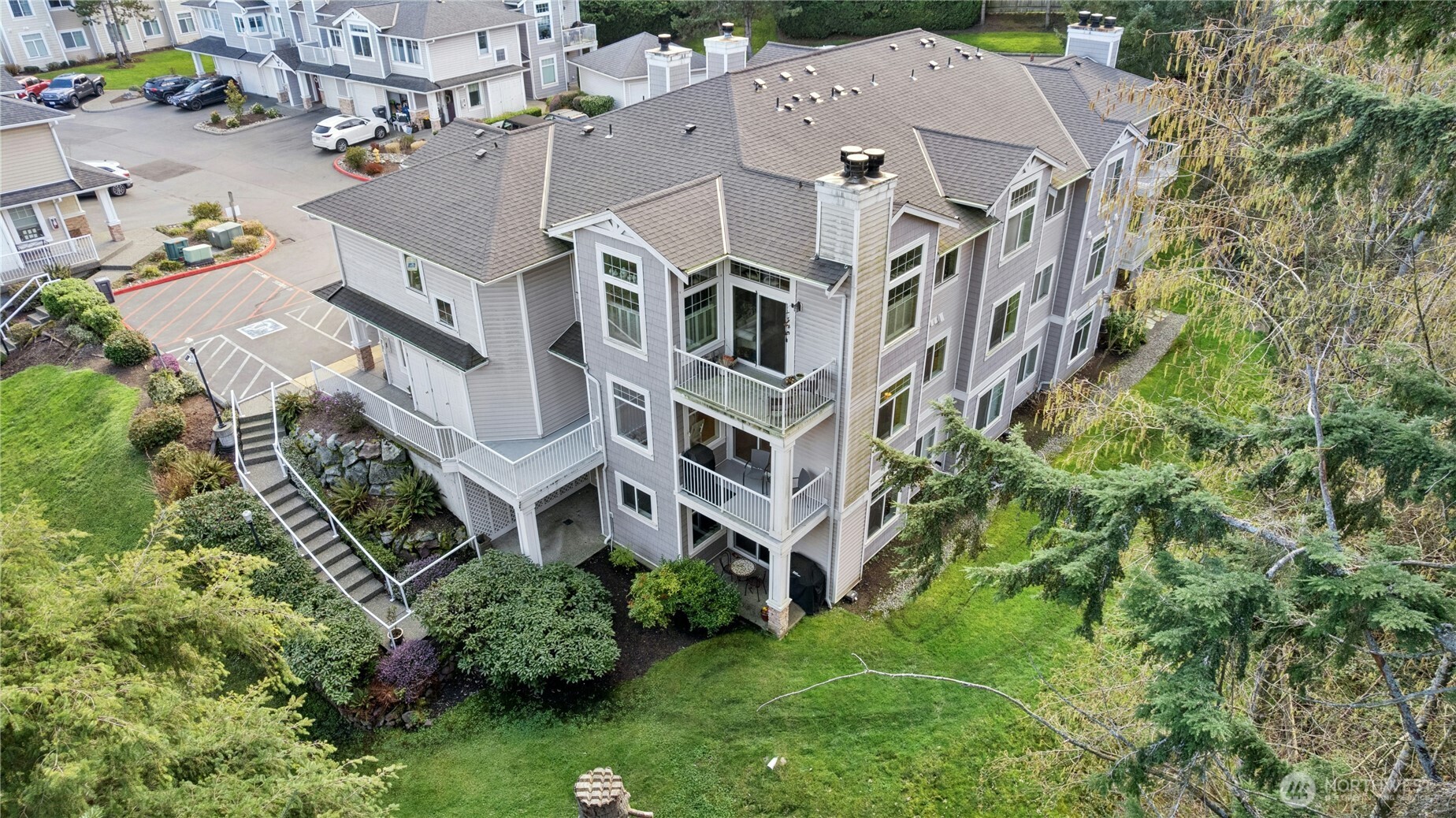 Well-maintained community in the sought-after Cathcart-Highlands area