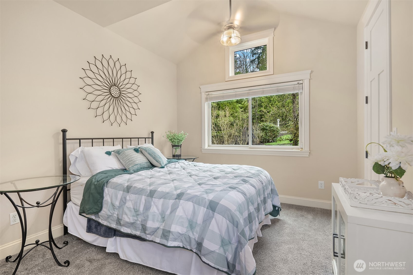 Main floor guet bedroom with onsuite.