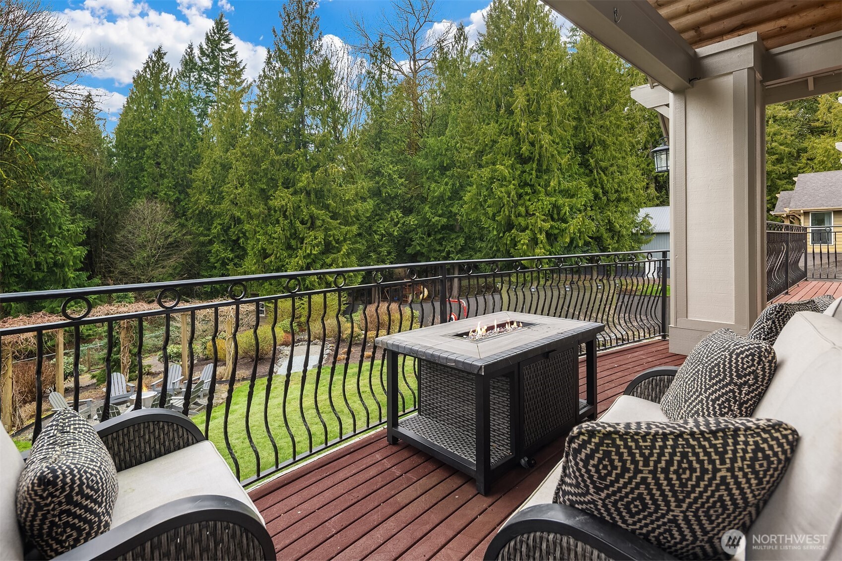 Spacious out door living at its best!