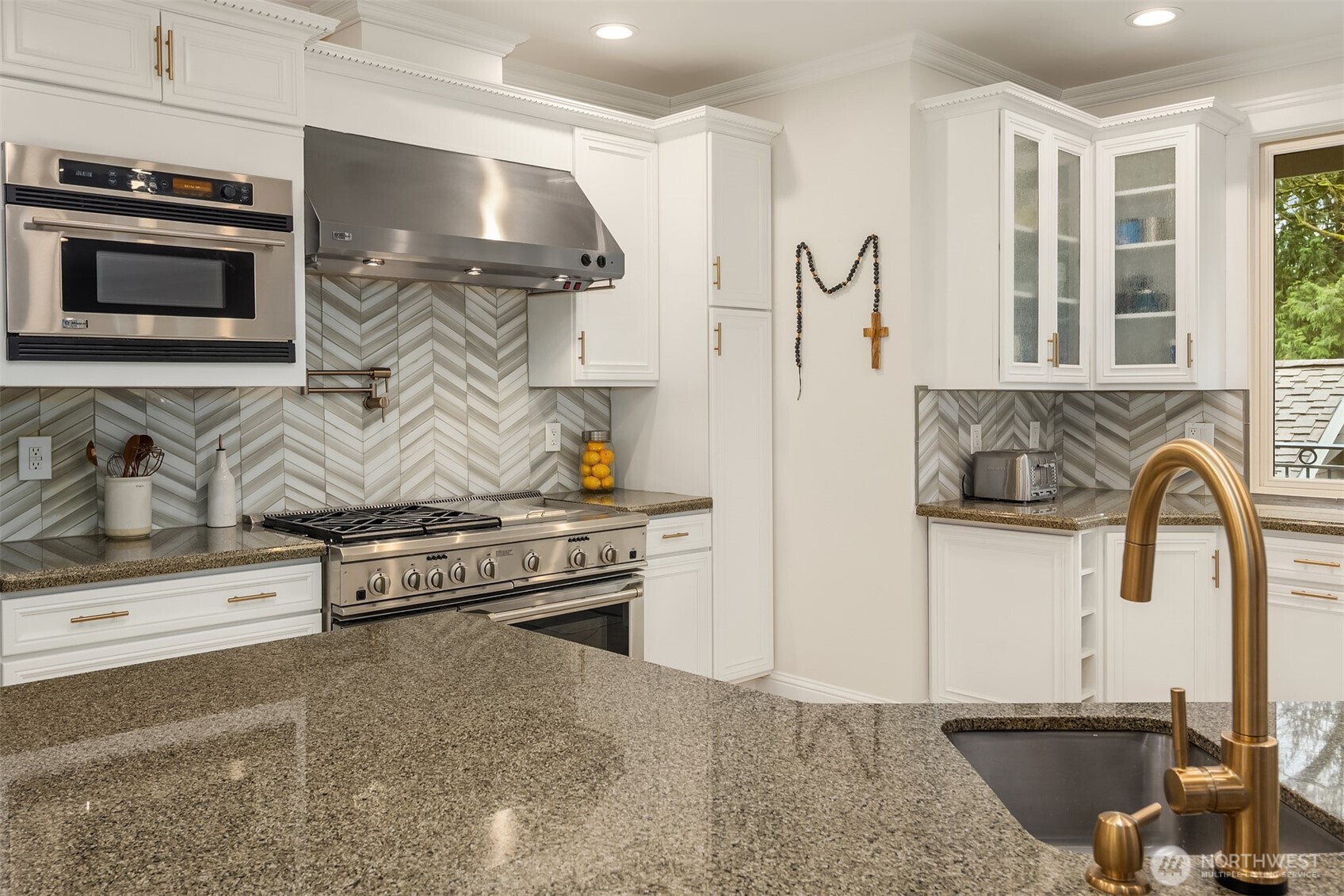 High end appliances ready to create and craft crowd pleasing dinners!