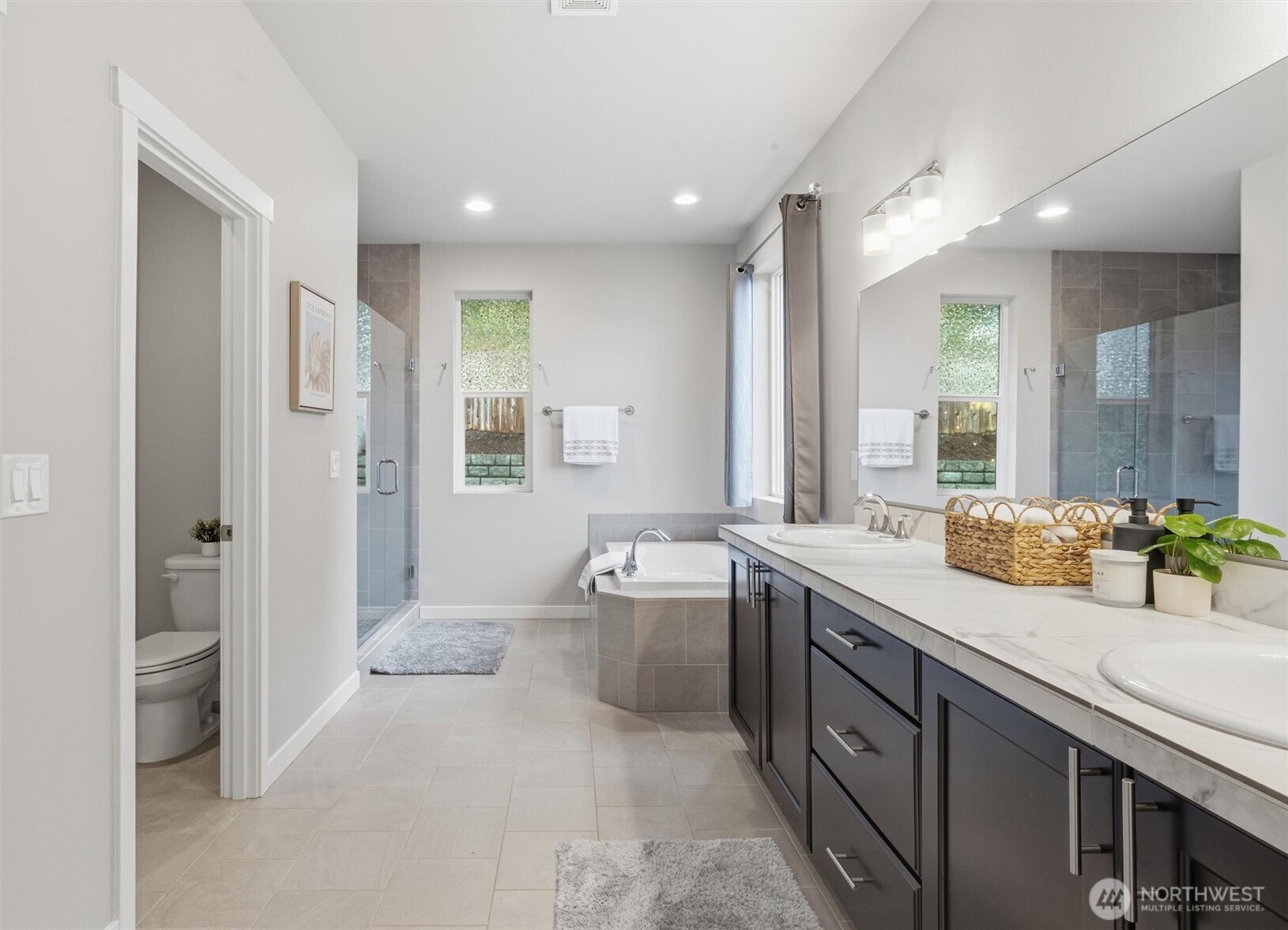 Primary Ensuite Bathroom (Upper Floor)