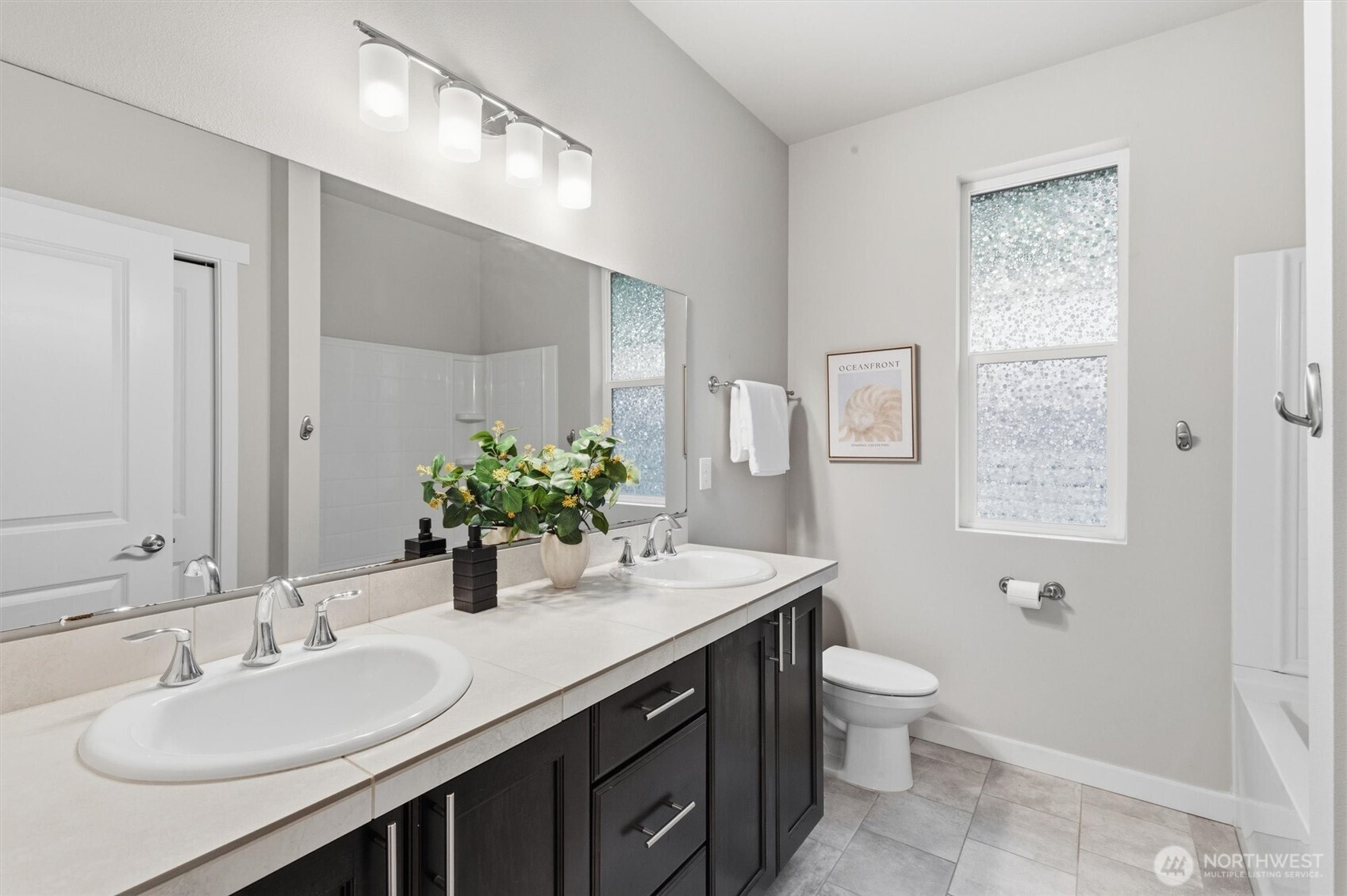 Hallway Bathroom (Upper Floor)