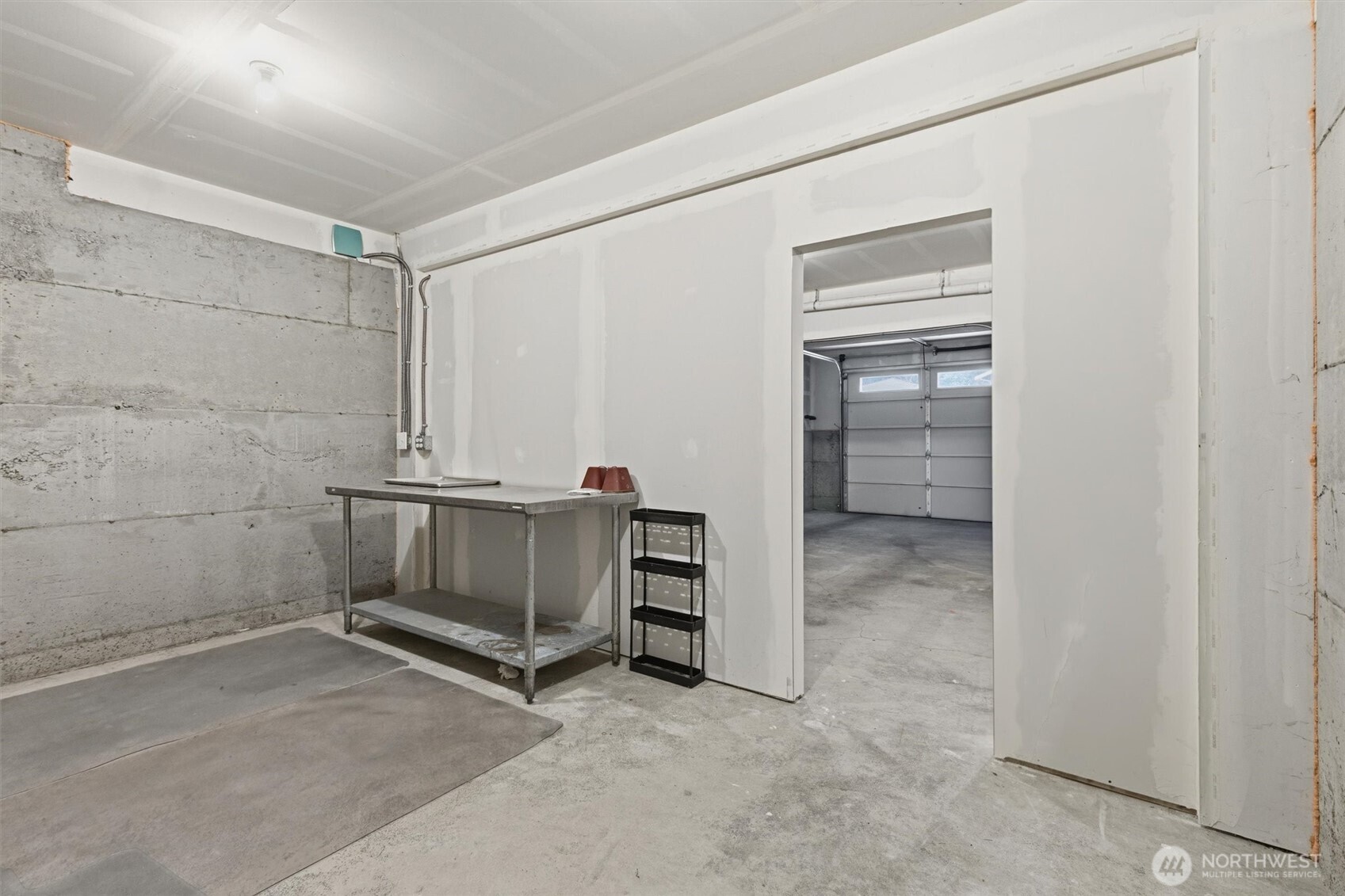 Extra Storage Room (Behnd Garage)