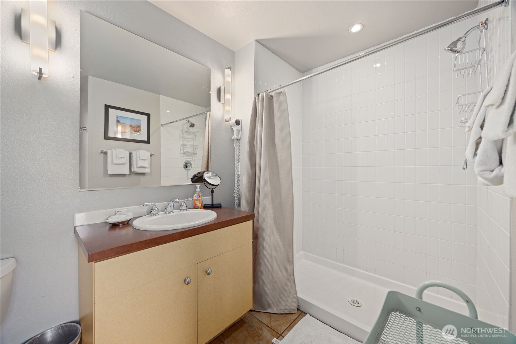 Primary ensuite bathroom