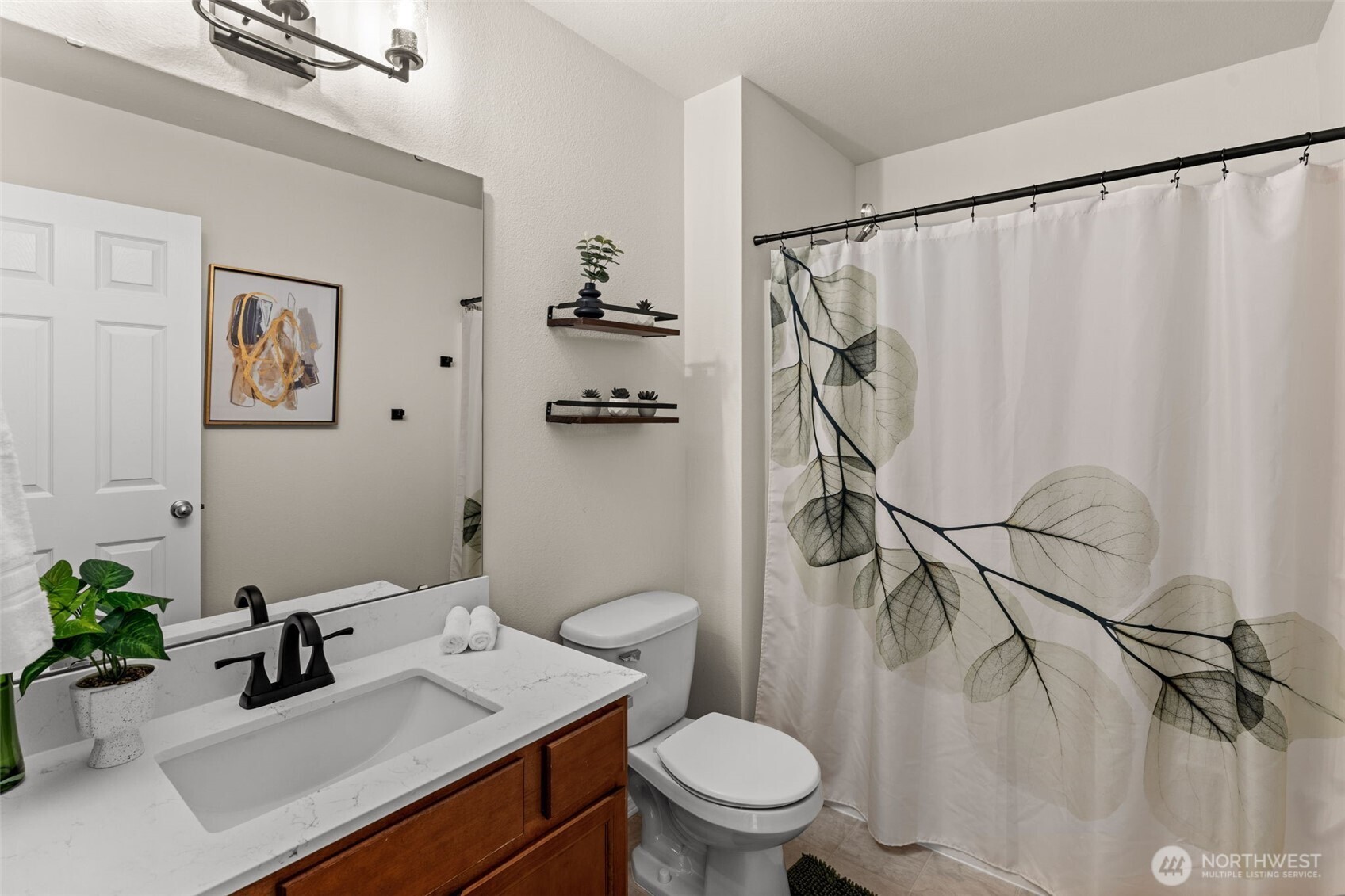 Upstairs full bath