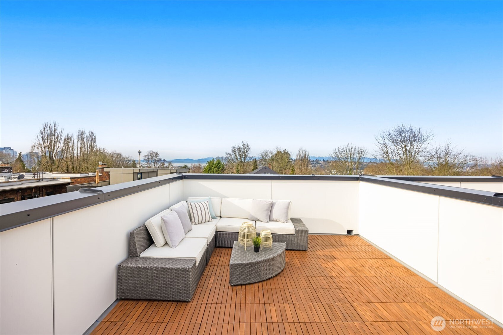 Space to hangout and enjoy the best of Seattle from the comfort of your home