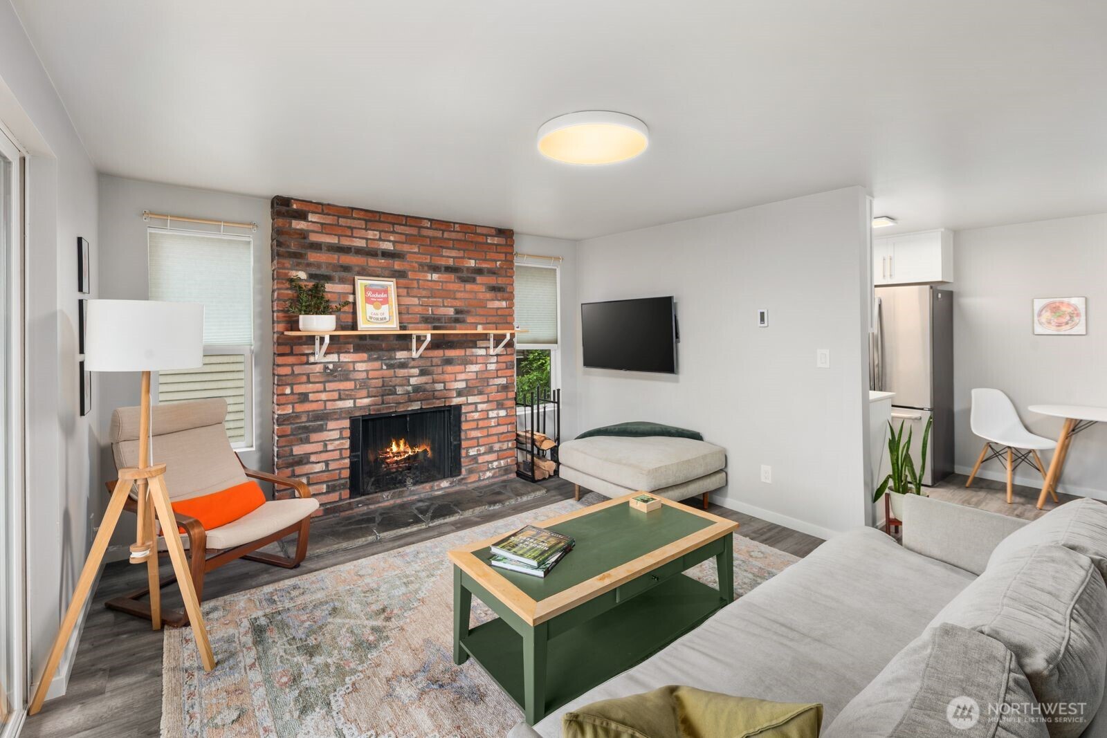 Spacious living room