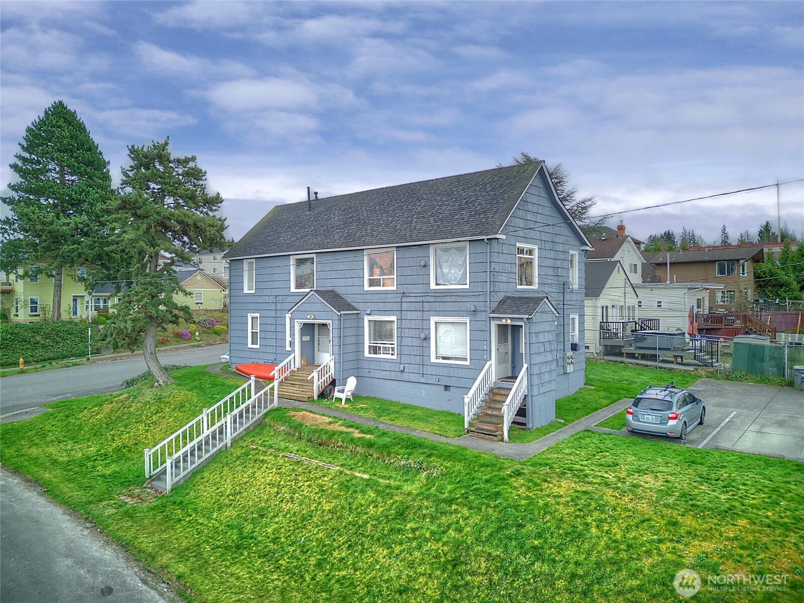 Grassy lawn in front and back