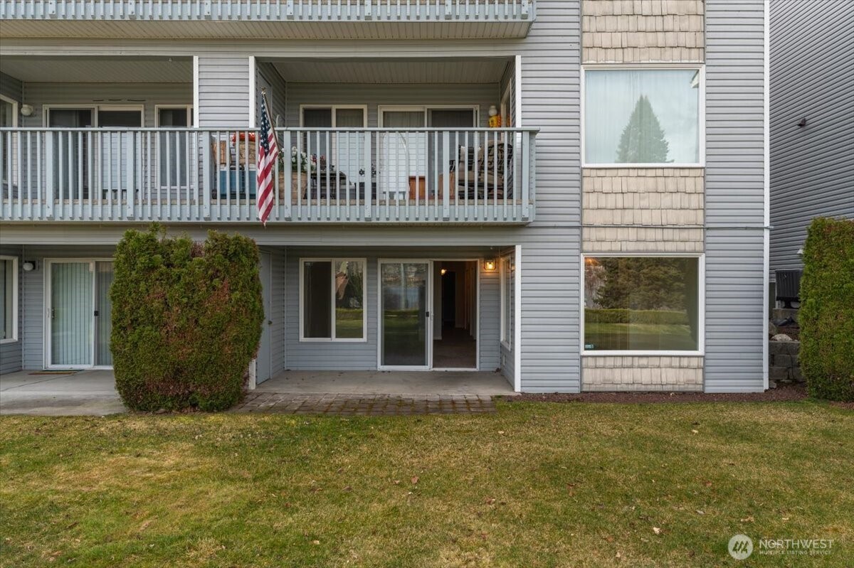 Lower level entrance to ground floor.