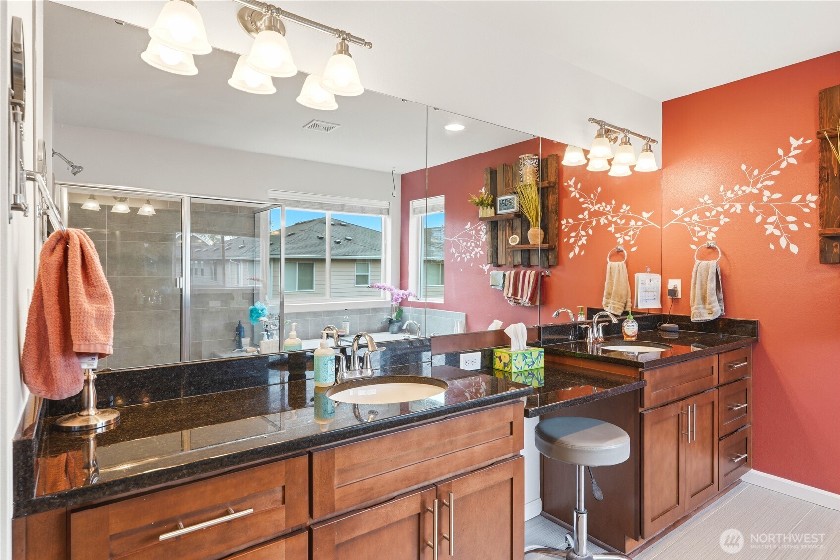 Primary Bathroom (3)