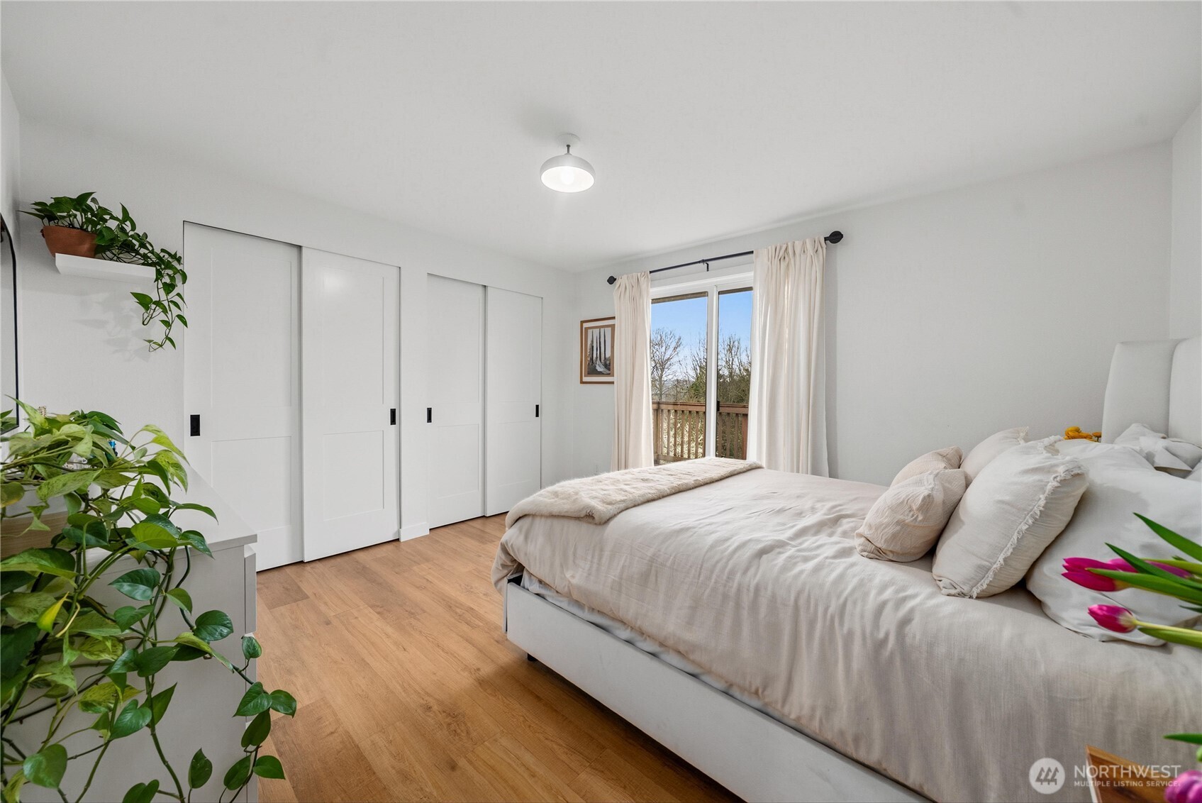 One of those new Shaker doors leads to the adjoing full bath.