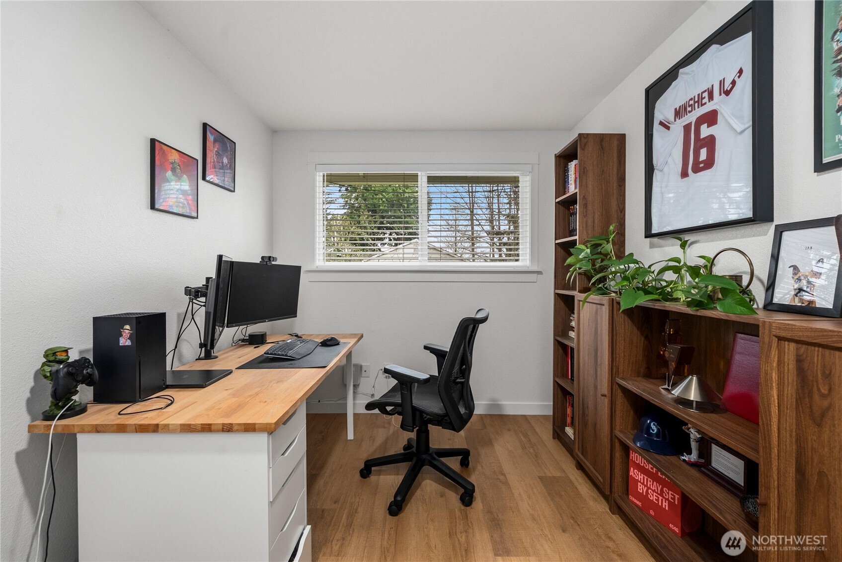 Lots of entertaining space to enjoy sunsets and your favorite beverage and BBQ.