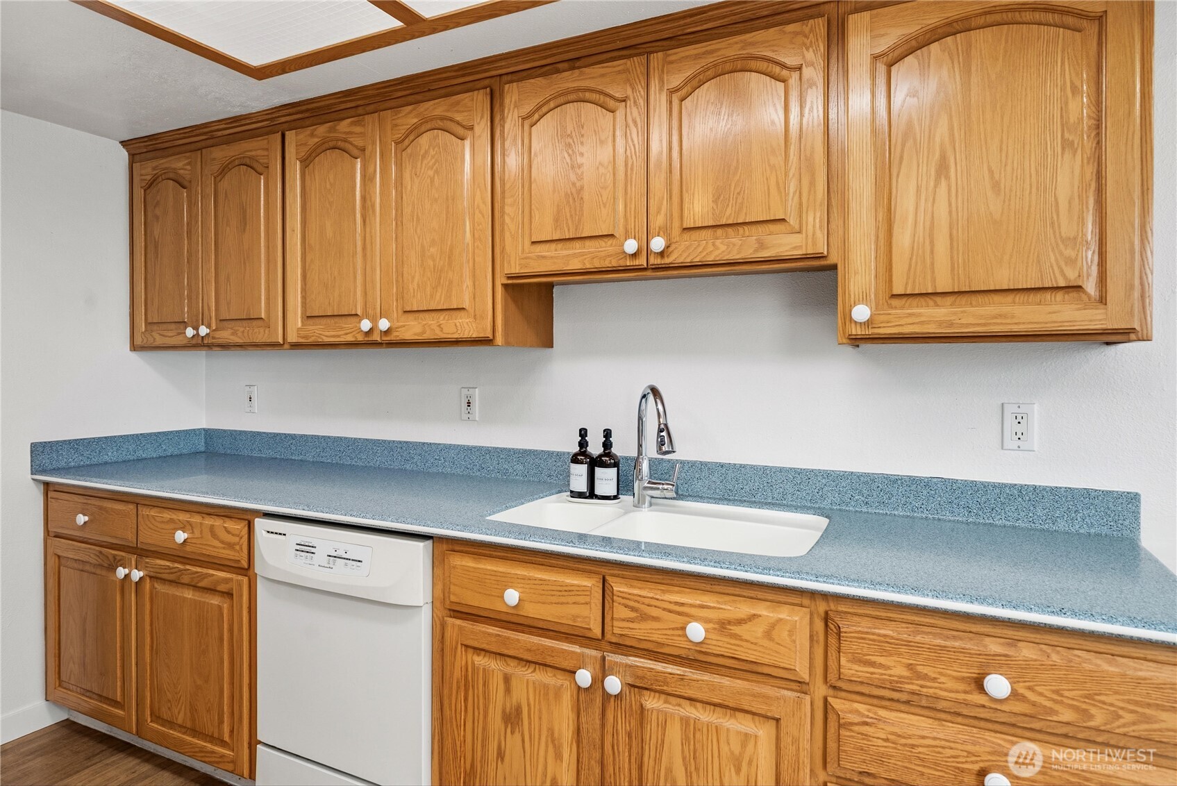 Enjoy your guests while cooking in the open kitchen, living and dining area.