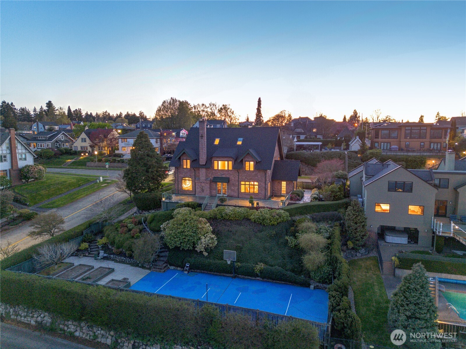 This is what 1925 looks like at sunset.