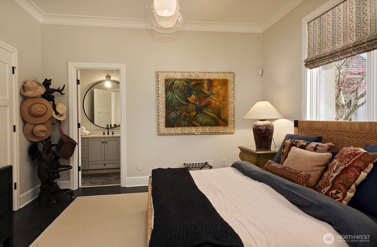 Another guest bedroom with en-suite bath.