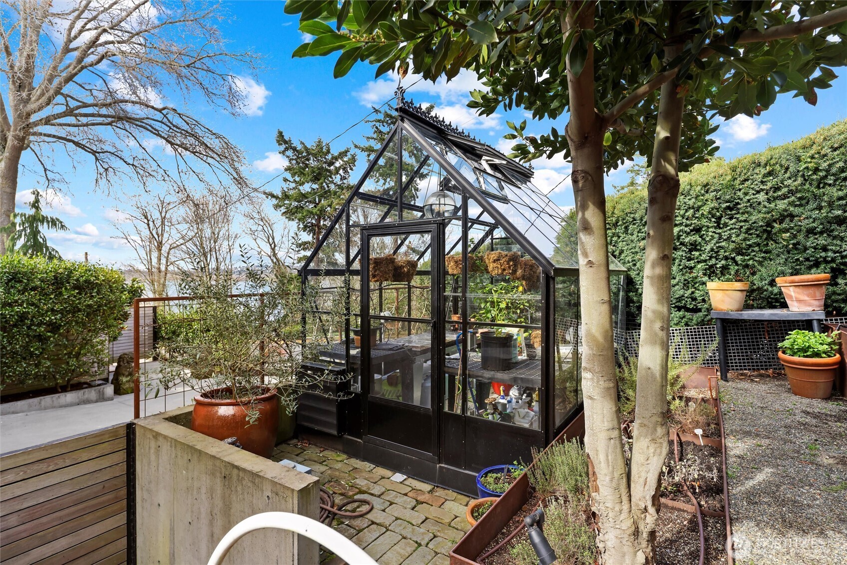 Second huge entertaining patio