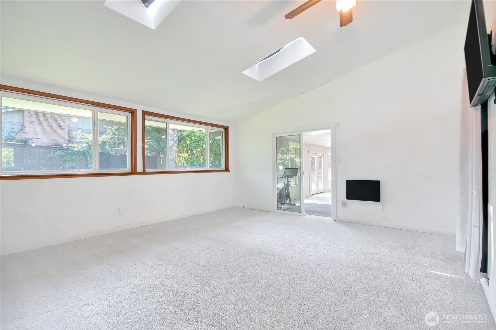 Huge bonus room you can make a rec room or media room.