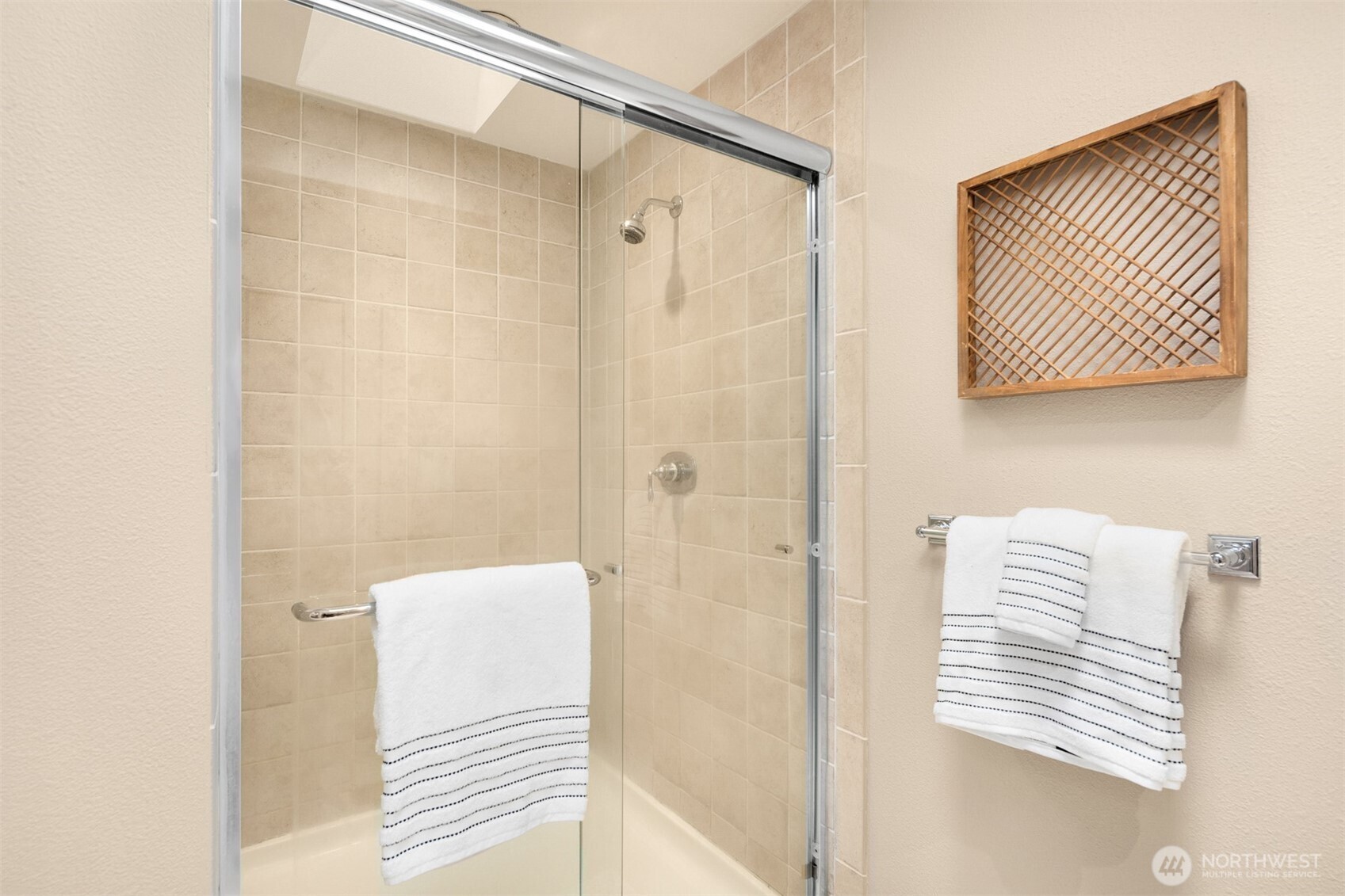 2nd bedroom with tranquil backyard views.