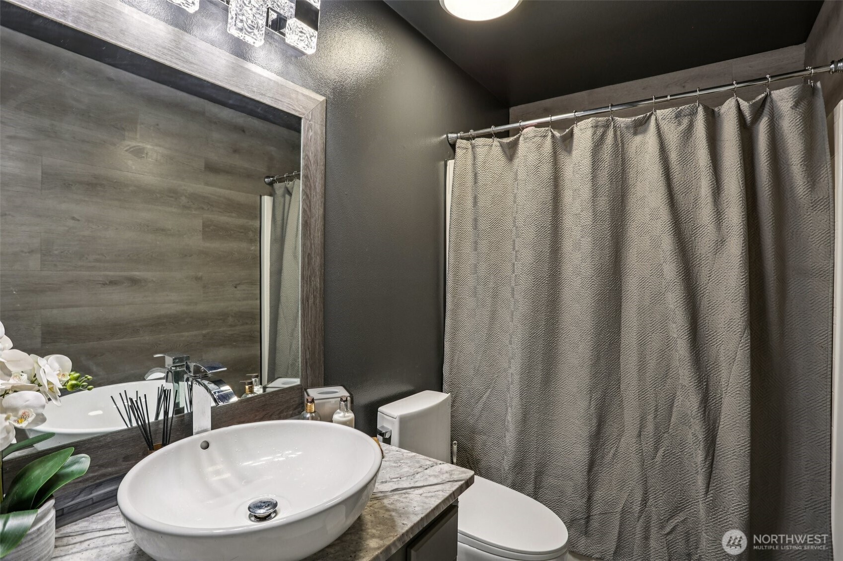 Upper level Primary bath