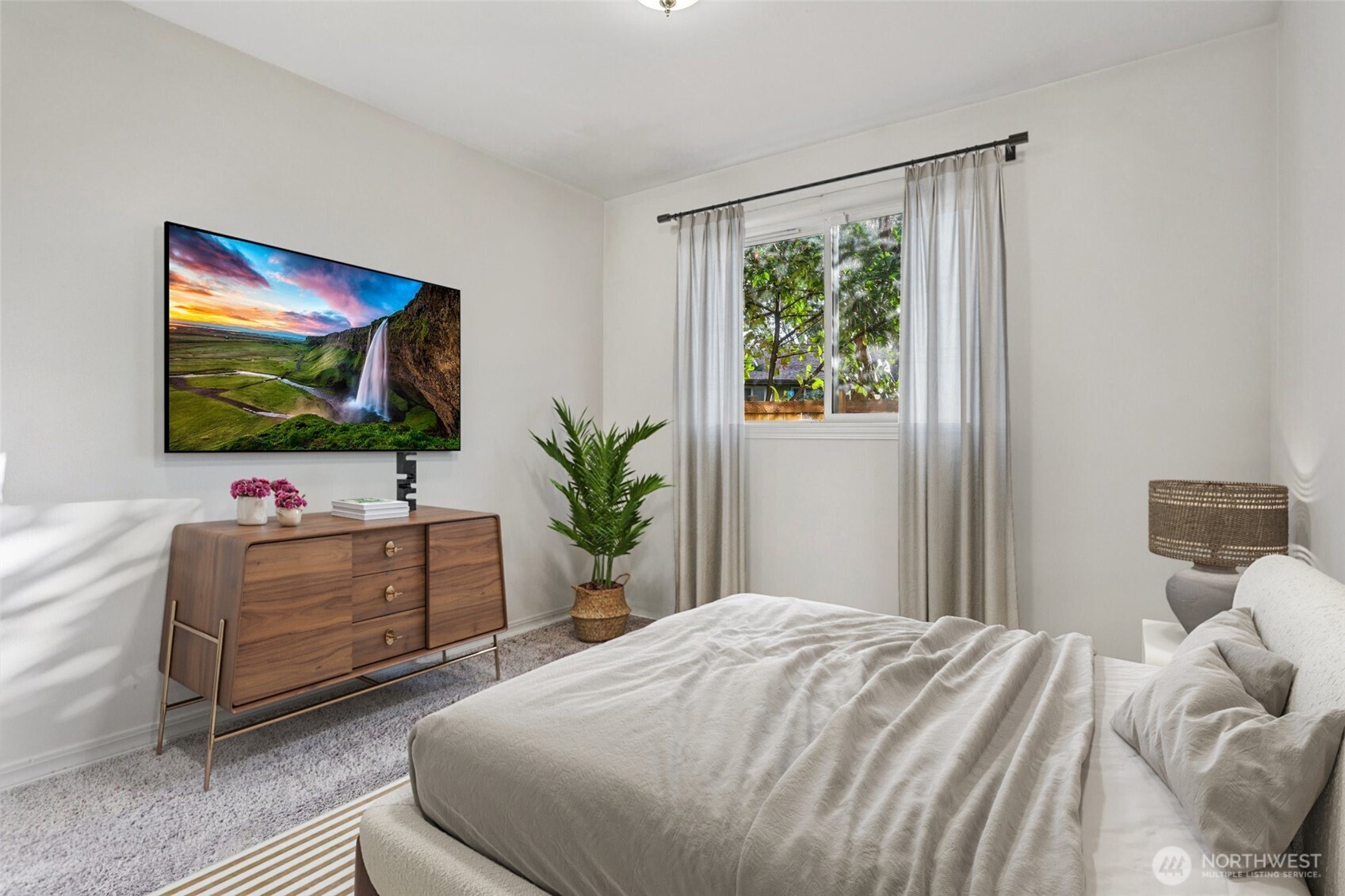 Lower level has separate ramped access