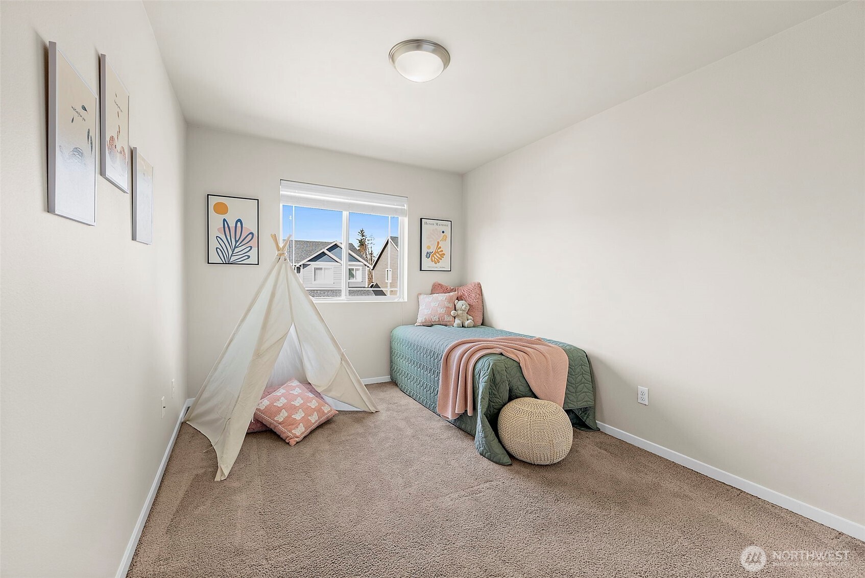 Second upstairs bedroom