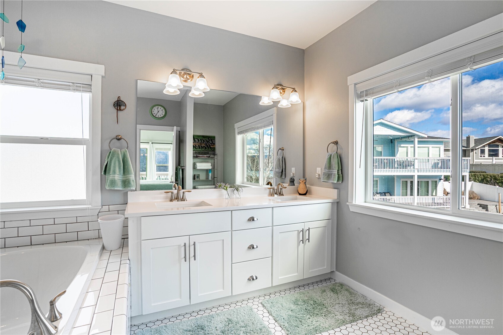 Main Level Primary Ensuite Bathroom #1