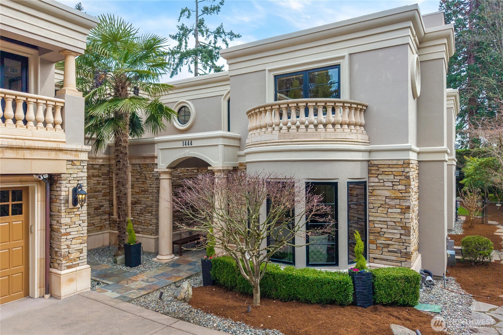 Ideally positioned along Medina’s coveted Gold Coast