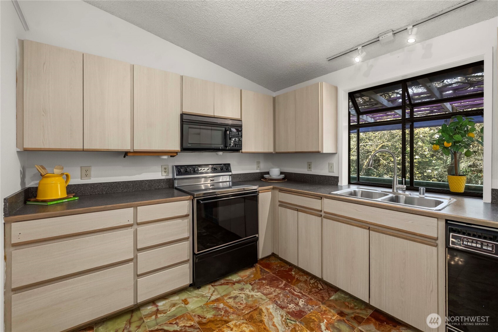 Spacious kitchen with plenty  of storage