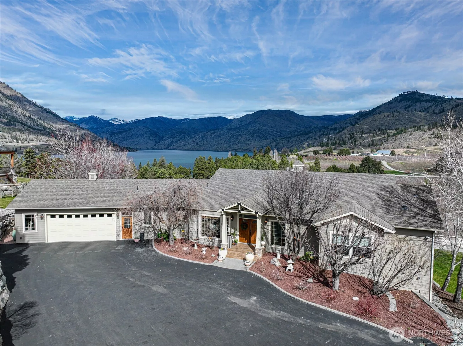 Luxury Lake Chelan view estate on 3.5 acres in Manson, WA