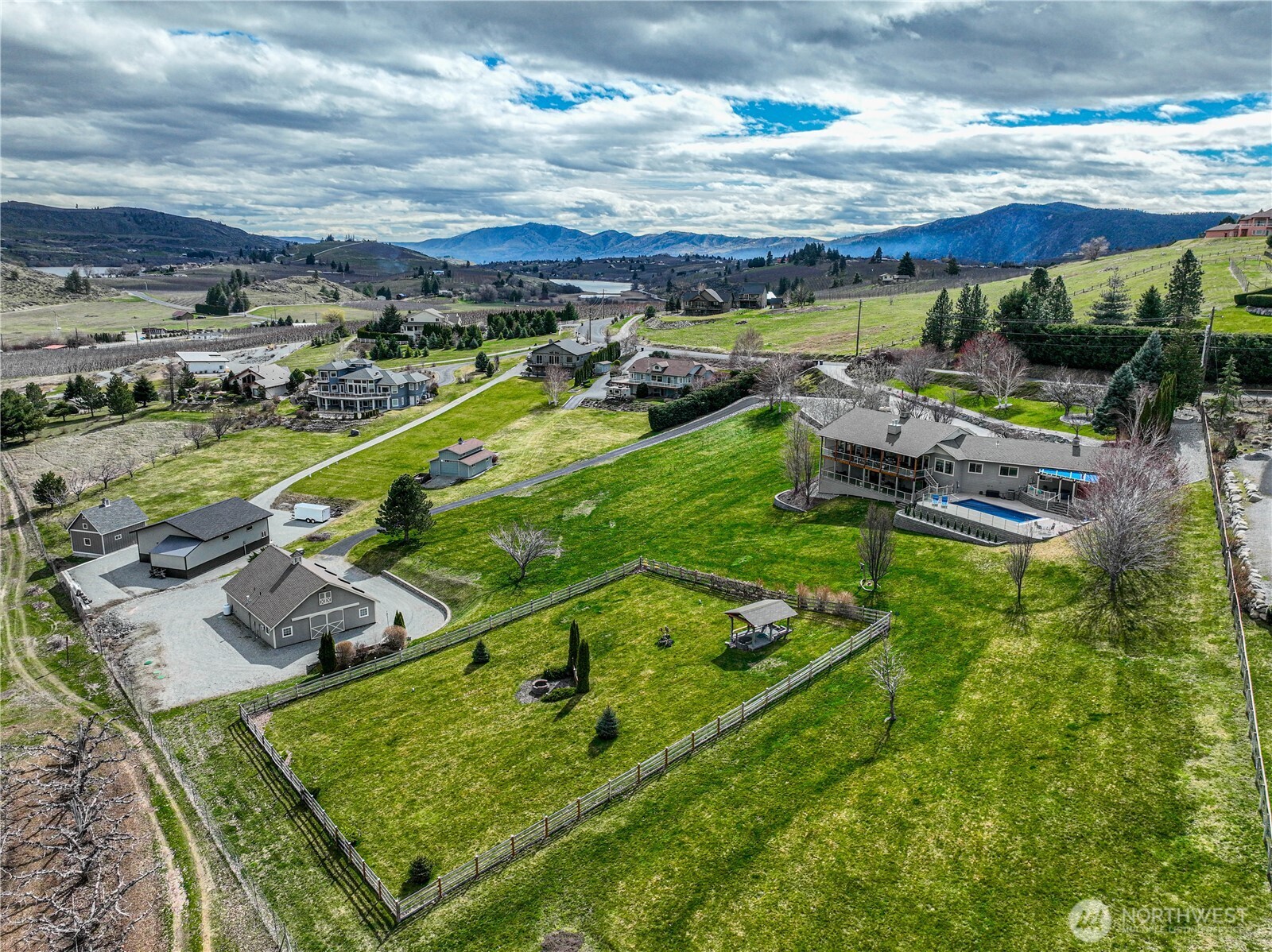 Acreage property ideal for horses, toys, or expansion