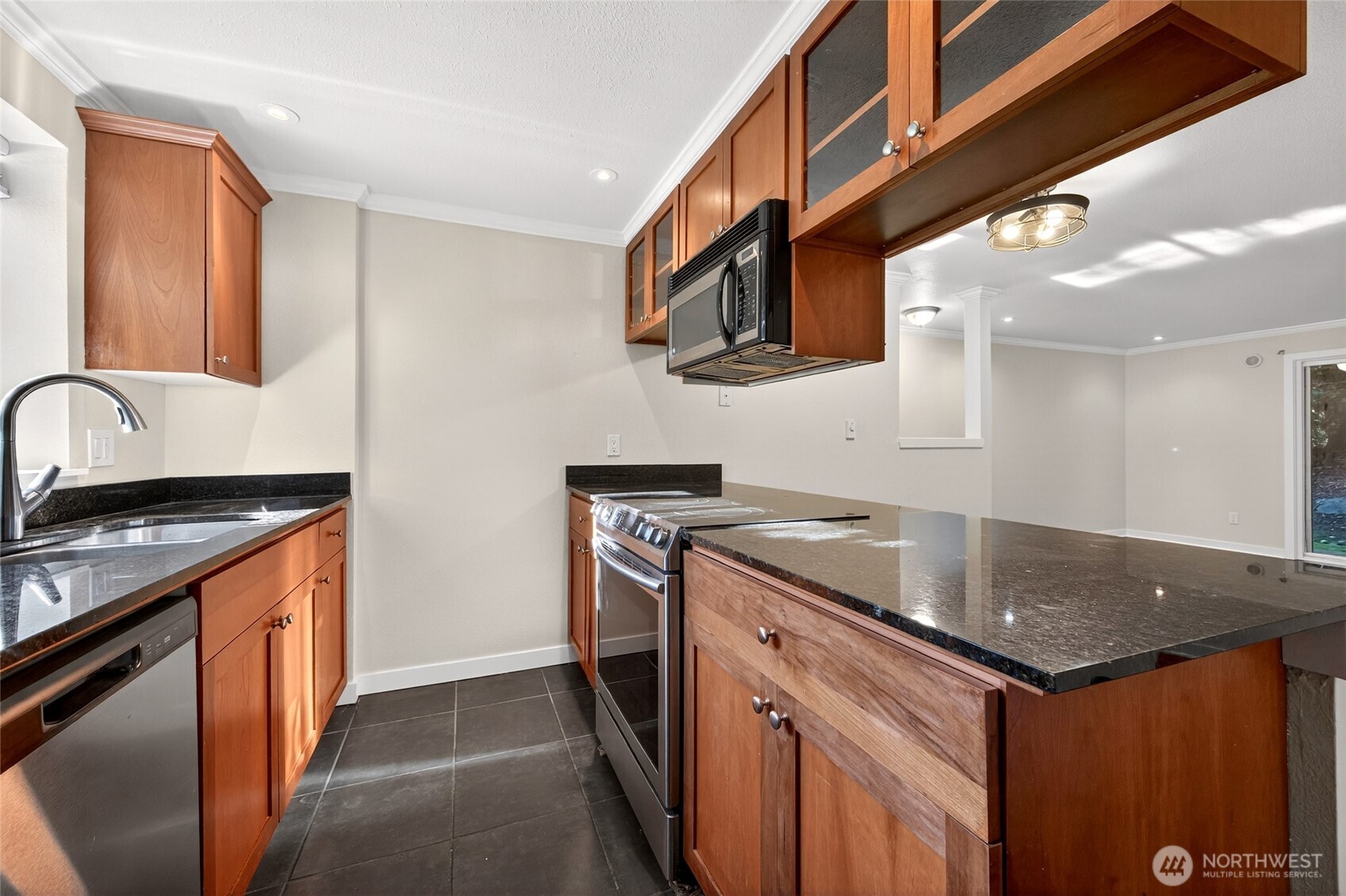 REAL Maple Cabinets and quality granite counters PLUS S/S appliances.