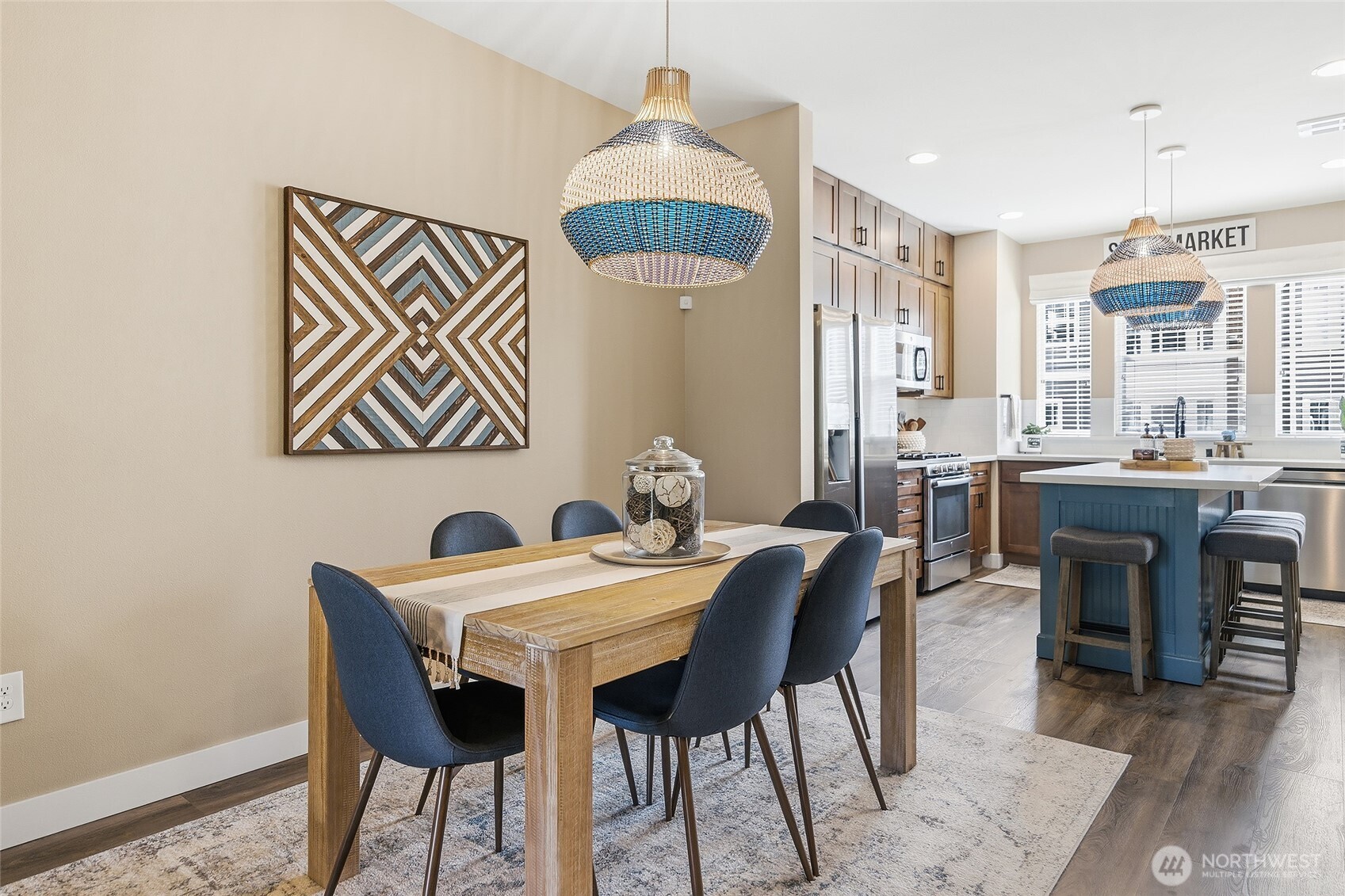 Dining area/kitchen