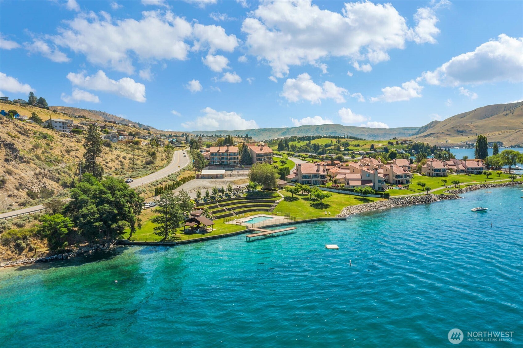 The Lake Chelan Hills main park has a pool, big waterfront with lake swimming, sports court, BBQ area, & playground.
