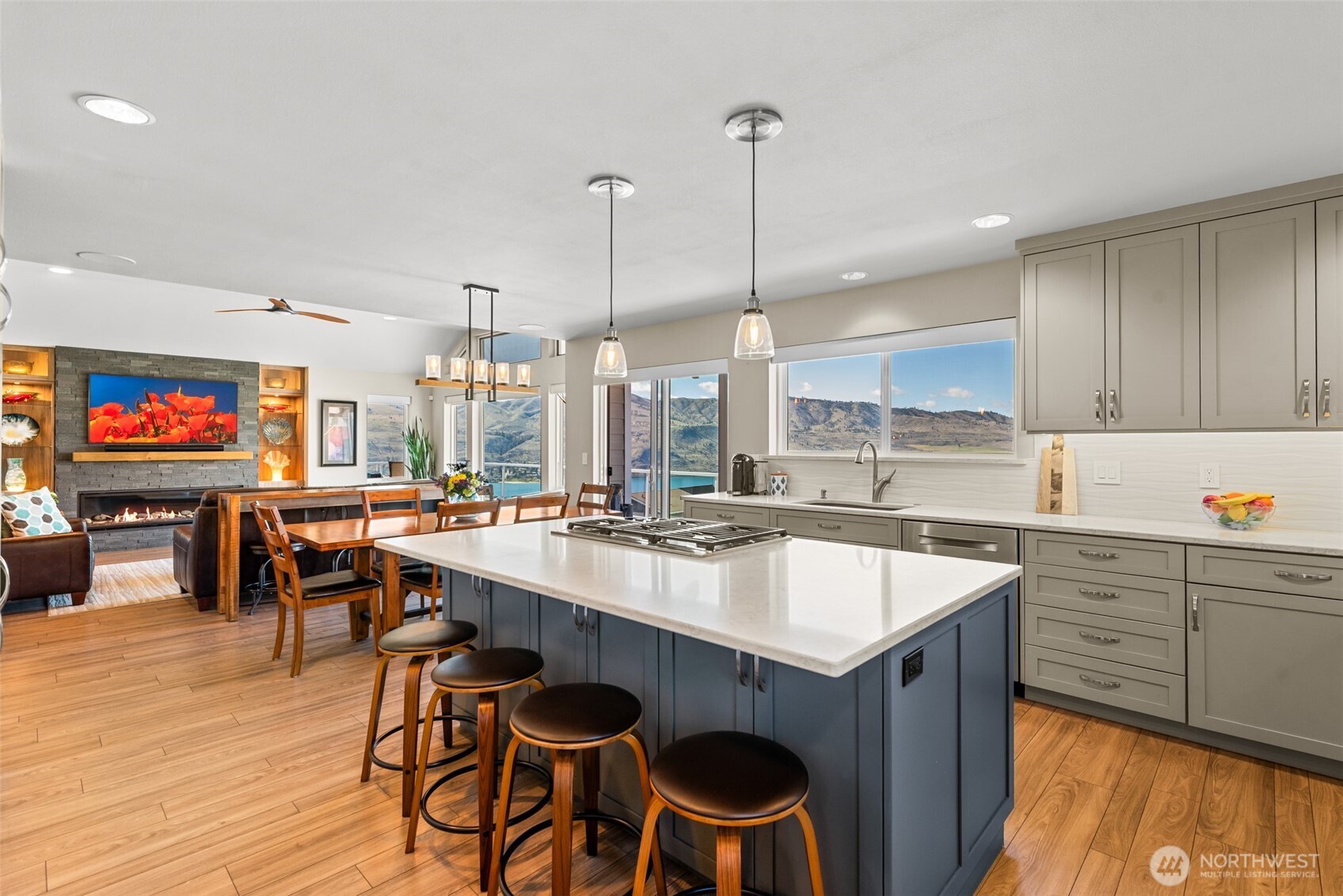 Enjoy Lake Chelan views from the kitchen—whether standing at the sink or dining at the island, the scenery is always front and center.