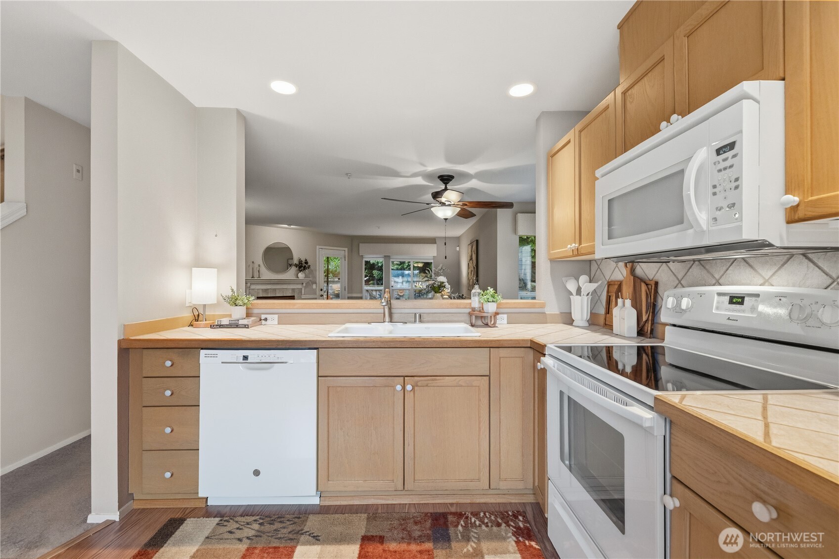Meticulously maintained, this kitchen is ready for your next gathering!